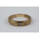 Gents 9ct Gold ring with engraved detail and inset Diamond Size T. 6.2g total weight