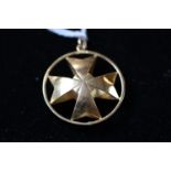 Ladies 18ct Gold Maltese cross pendant 5.3g total weight