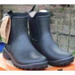 BRAND NEW BOXED BOGS Womens Sauvie Slip On Waterproof Boots UK 4 RRP £90