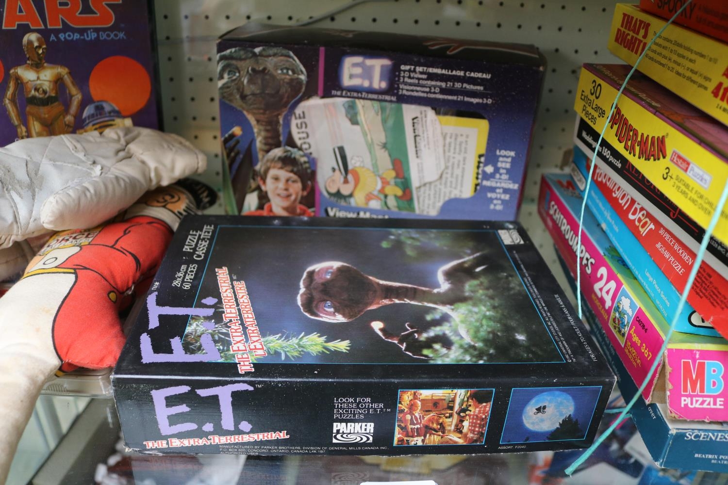 Collection of Vintage Games inc. ET Viewmaster, Star Wars Pop Up Book, Waddington Card Games etc - Image 3 of 3