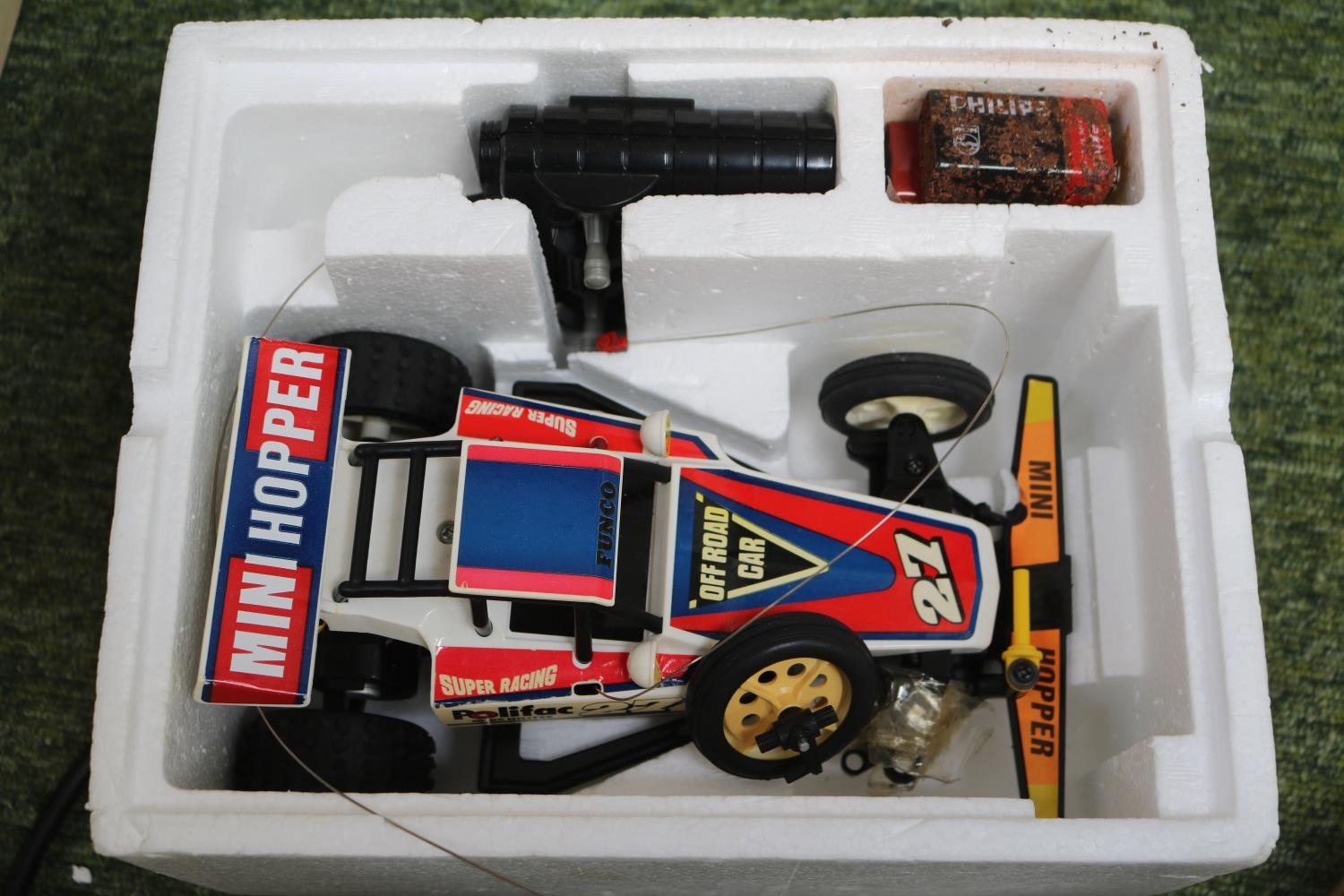 Boxed Taiyo Mini Hopper, 4 x 4 Winch White Wolf and a Ford Sierra XR41 - Image 2 of 3