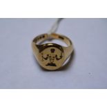 Heavy 18ct Gold Signet ring with Dagger and Key engraved motif 15g total weight Size T