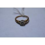Ladies 9ct Gold Diamond set ring with Diamond set shoulders 1.8g total weight Size L