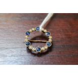Good quality Ladies 9ct Gold Sapphire and Seed pearl set circular brooch 2.8g total weight