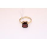 Ladies 9ct Gold Garnet claw set ring Size L 2.8g total weight