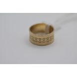 Ladies 9ct Wedding band Size S. 7g total weight