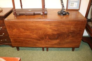 Georgian Mahogany Drop leaf dining table on tapering legs