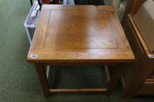 Good quality Oak square side table with straight supports