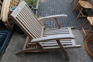 Garden Steamer chair with removable foot rest