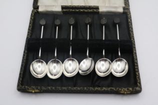 Cased Set of Silver handled Coffee bean spoons 30g total weight