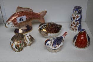 Collection of 6 Royal Crown Derby paperweights to include Cottage Garden Kitten, Robin, Groundhog