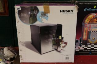 Boxed Husky Reflections Wine Cooler