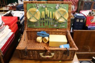 Brexton Vintage Picnic set in wicker case