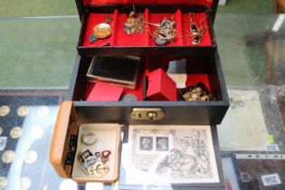 Collection of assorted Jewellery inc. Earrings, Brooches and assorted Jewellery