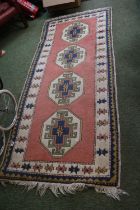 20thC Beige and Salmon runner with tassel ends with 4 central medallions 220cm in Length