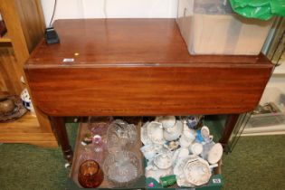 19thC Mahogany Drop leaf table on turned legs