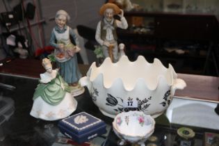 Collection of porcelain to include Capodimonte figures, Royal Doulton lady (Soiree),Wedgwood