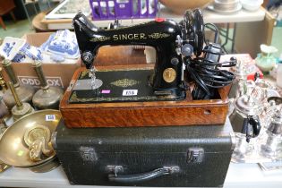 Cased Electric Singer Sewing machine EF633145