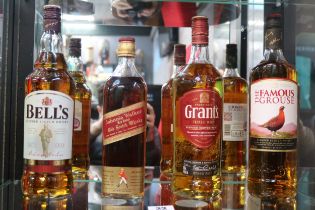 Collection of Whiskies to include The Famous Grouse, Johnnie Walker, Bells and Grants