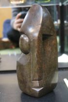 Richard Mteki of Zimbabwe C.1947 carved head 21cm in Height
