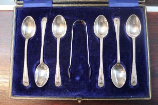 Cased Set of 6 Silver Teaspoons with Silver Sugar Tongs Sheffield 1906 62g total weight