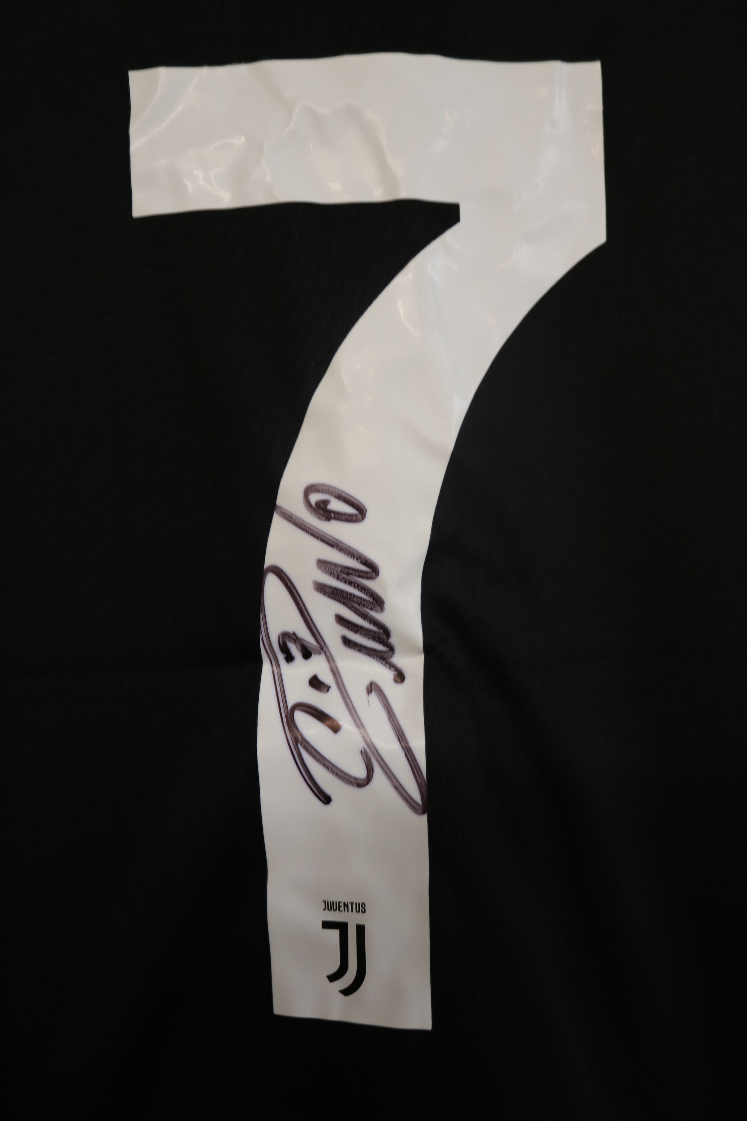 CRISTIANO RONALDO 2019/20 SIGNED JUVENTUS JERSEY This jersey comes with a letter of authenticity - Image 6 of 8