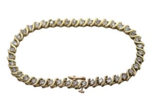 14ct Gold Ladies Diamond Tennis Bracelet of 42 Diamonds 2.1ct total estimated. 19cm in Length. 10g