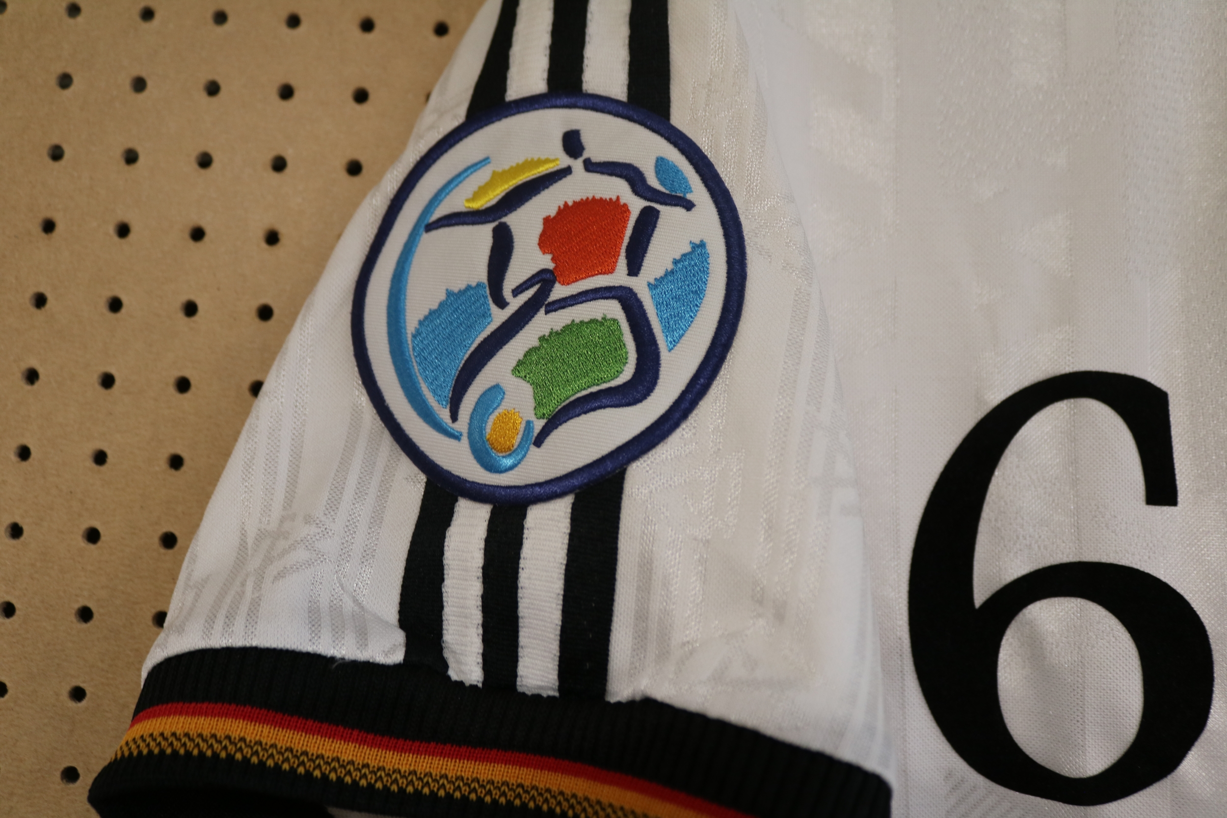 MATTHIAS SAMMER UEFA EURO 1996 MATCH WORN GERMANY JERSEY An Adidas white #6 jersey which was worn by - Image 4 of 5