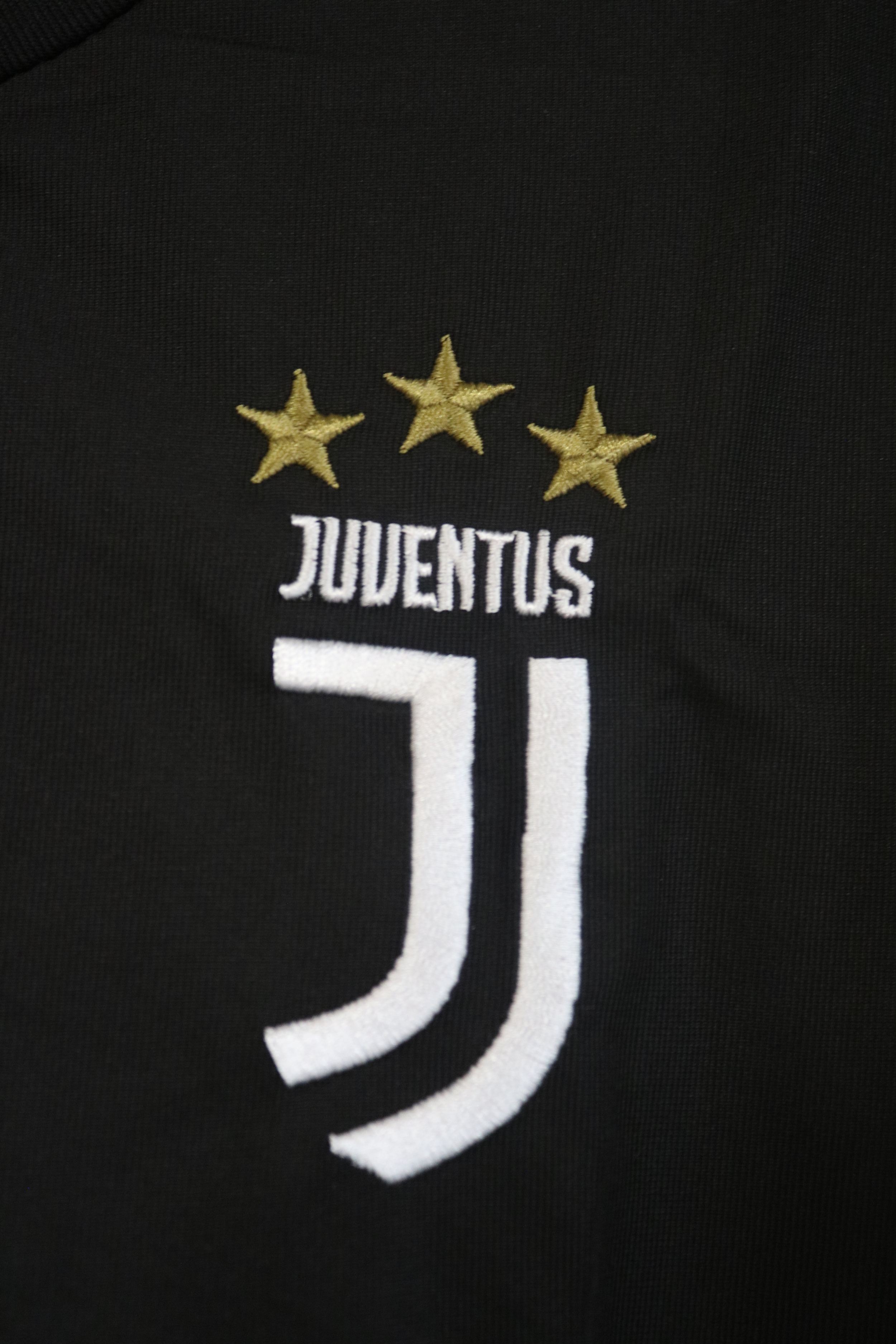 CRISTIANO RONALDO 2019/20 SIGNED JUVENTUS JERSEY This jersey comes with a letter of authenticity - Image 3 of 8