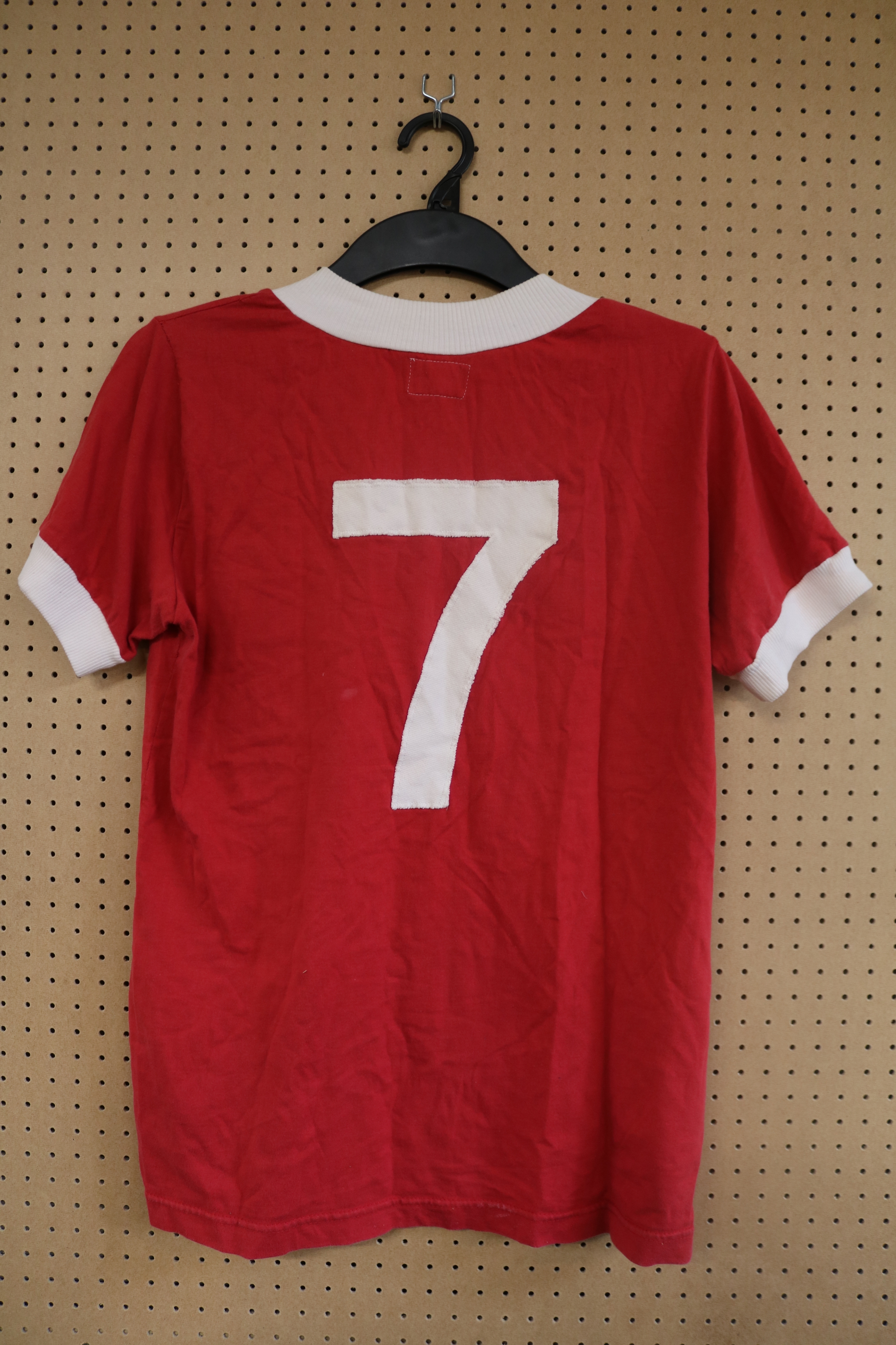 GEORGE BEST 1967 MATCH WORN MANCHESTER UNITED JERSEY AND A 1968 EUROPEAN CUP FINAL SIGNED - Image 2 of 14