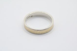 9ct Gold Yellow and White Gold Band Size N. 2.7g total weight