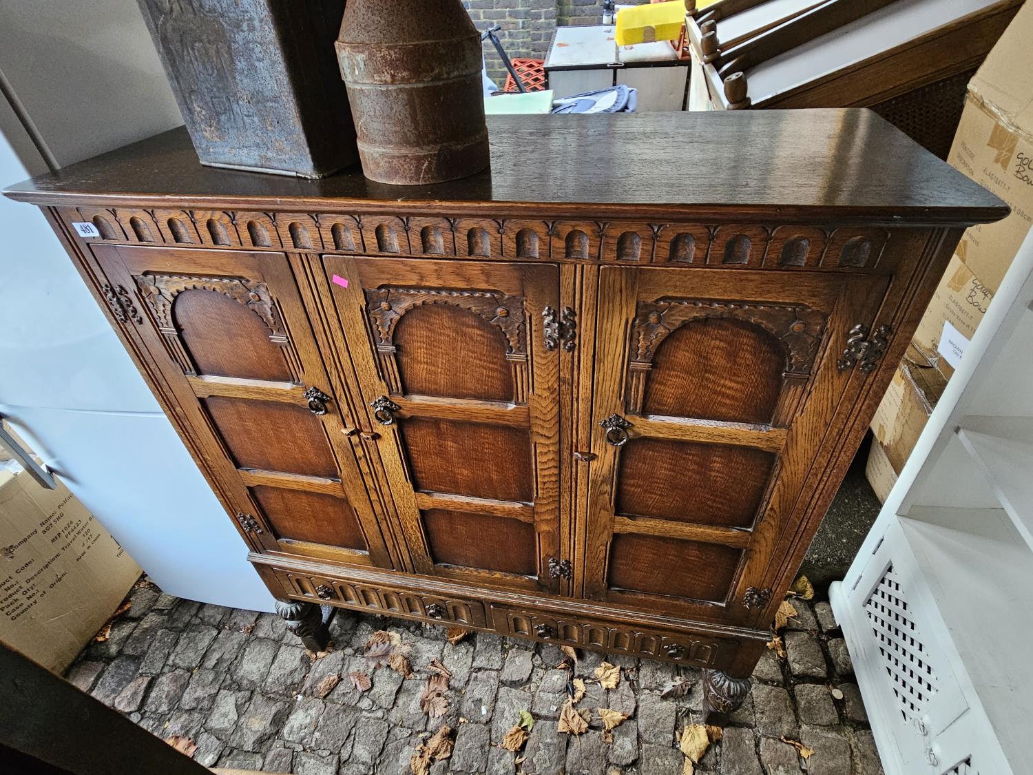 Oak Old Charm Drinks cabinet