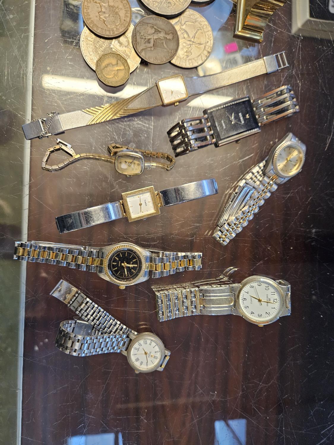 9ct Gold Stone set bow broochand assorted Watches - Image 2 of 3