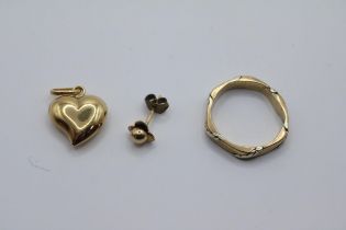 Ladies 9ct Gold Fancy design ring, 9ct Stud and a Heart Charm 4.3g total weight