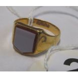 An 18ct gold signet ring set hardstone 6.3g size U