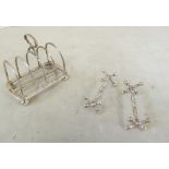 A silver toast rack and pair silver knife rests