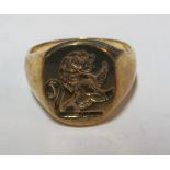 A 9ct gold signet ring 7.1g