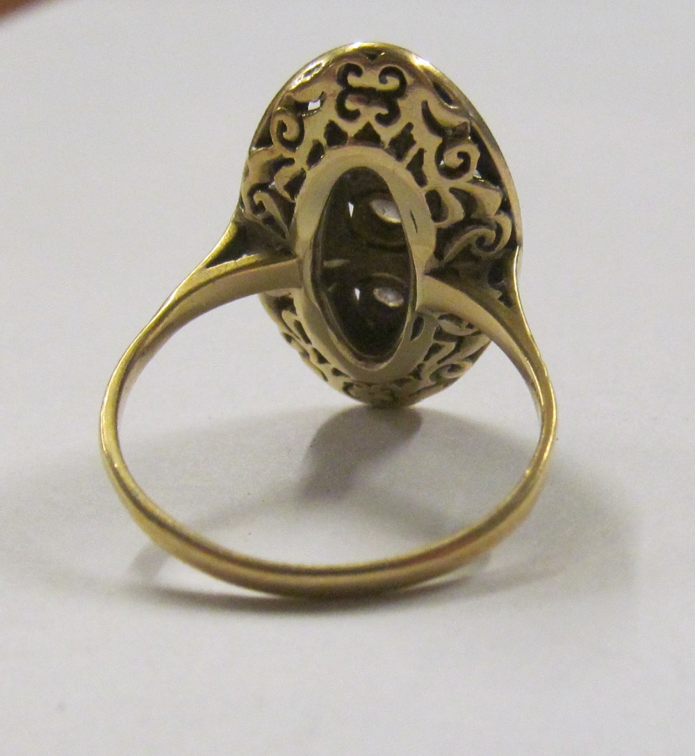 A diamond illusion oval ring, size Q - Image 4 of 4