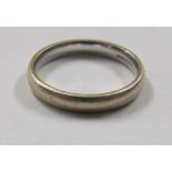 A 9ct gold band 3.8gm, size P