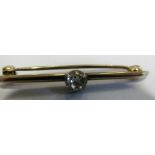 A bar brooch set single diamond approx 0.5ct