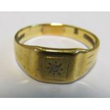 A yellow metal ring set small diamond 6g