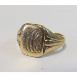 A 9ct gold signet ring, 5.5g size Q/R