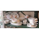 Various Evesham pattern dinner ware (a/f)