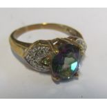 A ring green stone marked 375. 4.2g