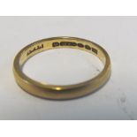 A 9ct gold band 1.9g