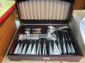 A Guy Degrenne cutlery set (i.c)