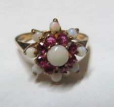 A 9ct gold cluster ring 3.6g size Q