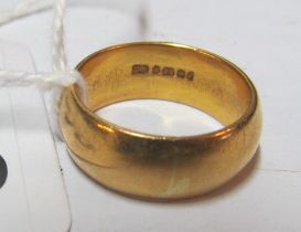 A 22ct gold wedding band 11.3g