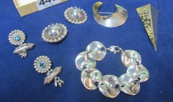 Some silver jewellery and a brooch