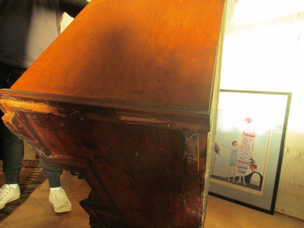 A Georgian mahogany kneehole desk - Image 5 of 7